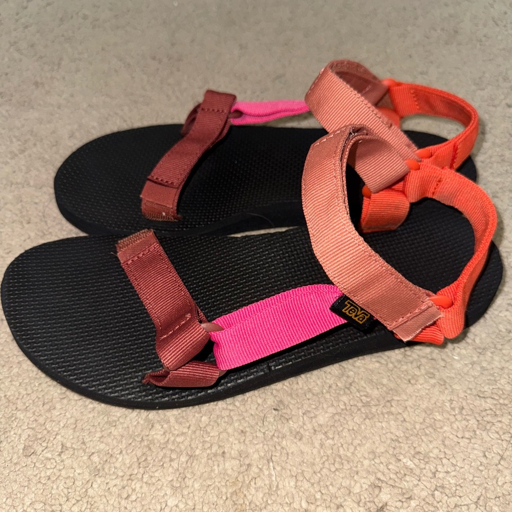 LIKE NEW Pink Colorful Tevas